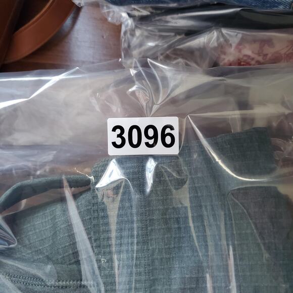 Lululemon Tank Top Womens 10 Ribbed Built In Bra Racerback Yoga Gym LW1AX1S - Picture 8 of 8